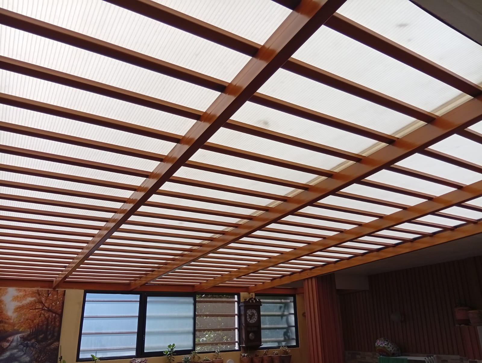 Proyecto real con cortinas para pérgola