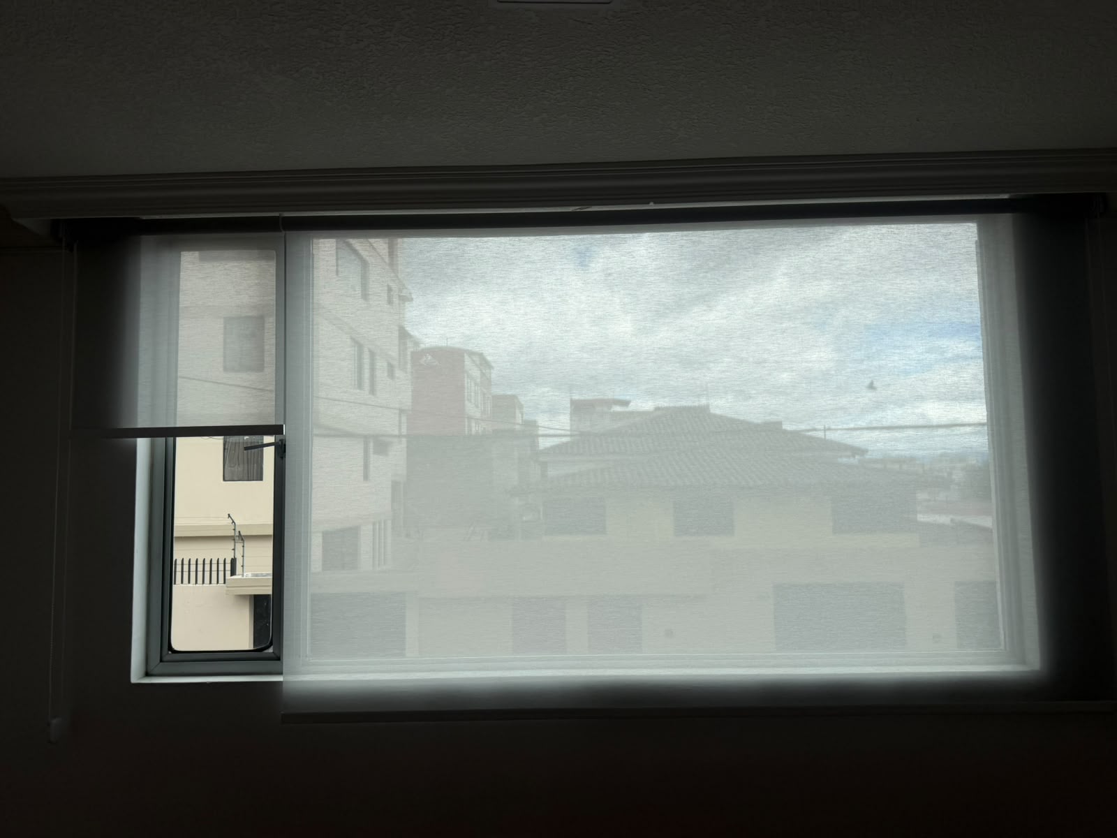 Proyecto real con cortinas screen para ventana